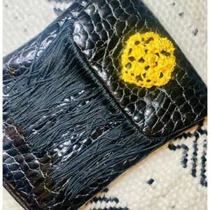 Vintage fringe shoulder bag with gold hardware